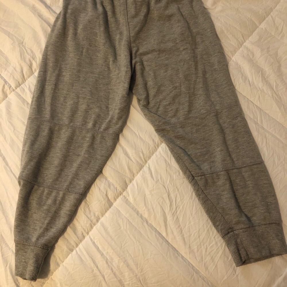 Cropped sweatpants